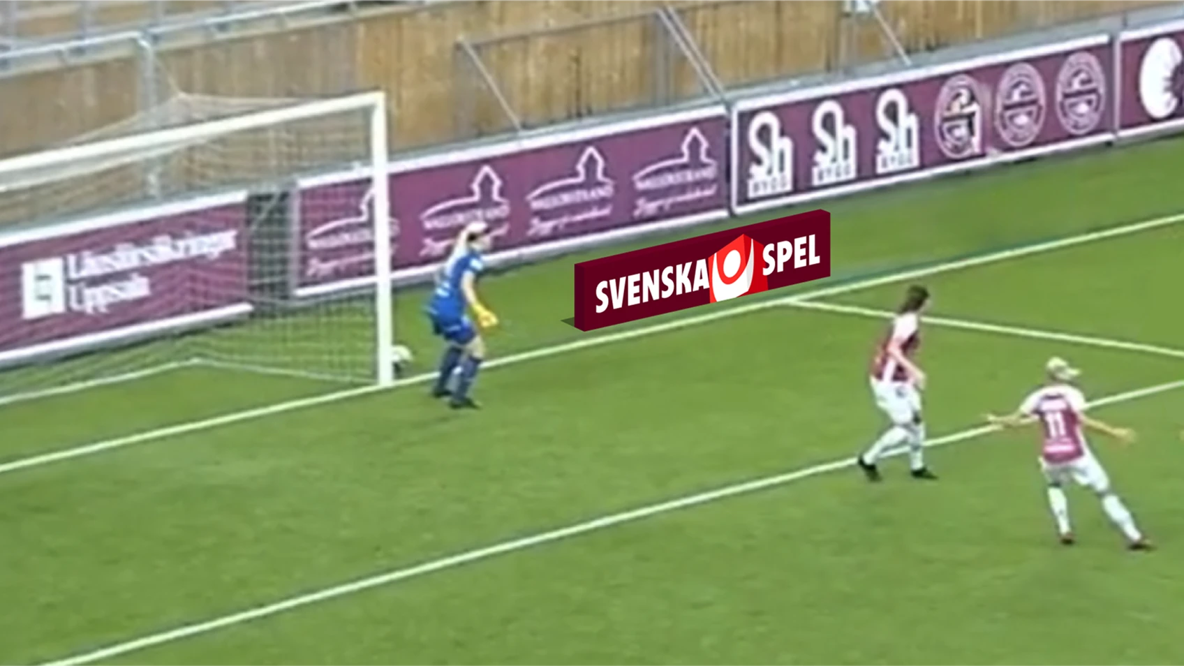 Vinklad vy av en 3D-sponsringsmatta med Vinnarkub